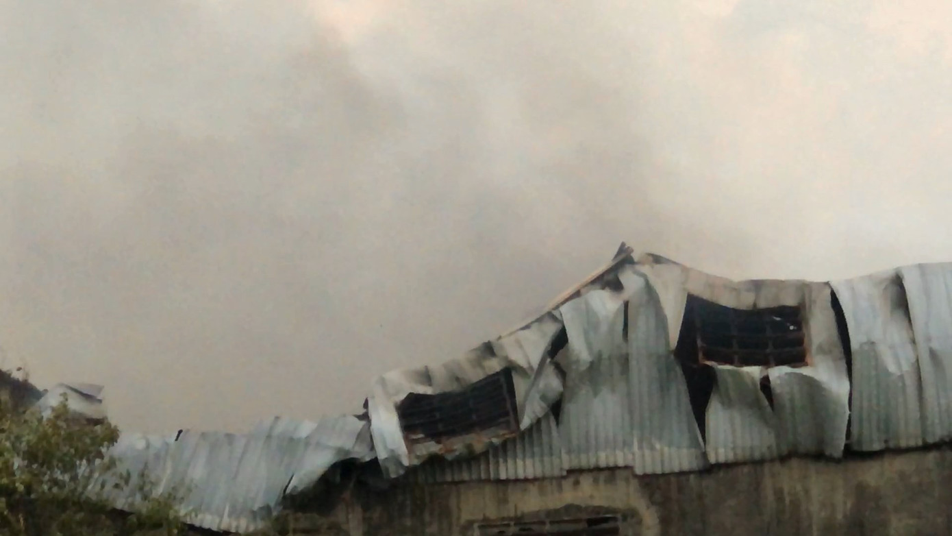 Nhà xưởng ở Sài Gòn bốc cháy dữ dội, khu dân cư náo loạn ảnh 1