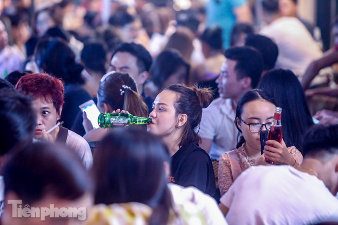 'Phố không ngủ' nhộn nhịp trở lại sau 'kỳ nghỉ COVID-19' ảnh 4