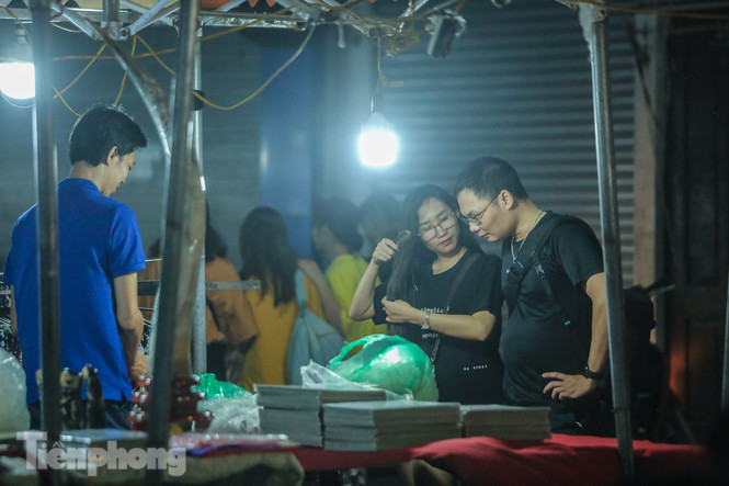 'Phố không ngủ' nhộn nhịp trở lại sau 'kỳ nghỉ COVID-19' ảnh 17