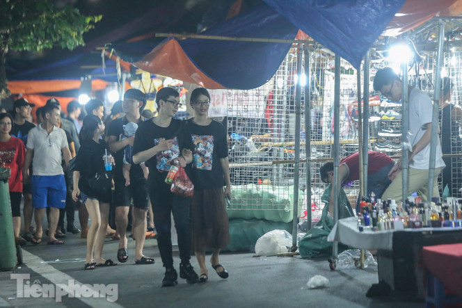 'Phố không ngủ' nhộn nhịp trở lại sau 'kỳ nghỉ COVID-19' ảnh 16