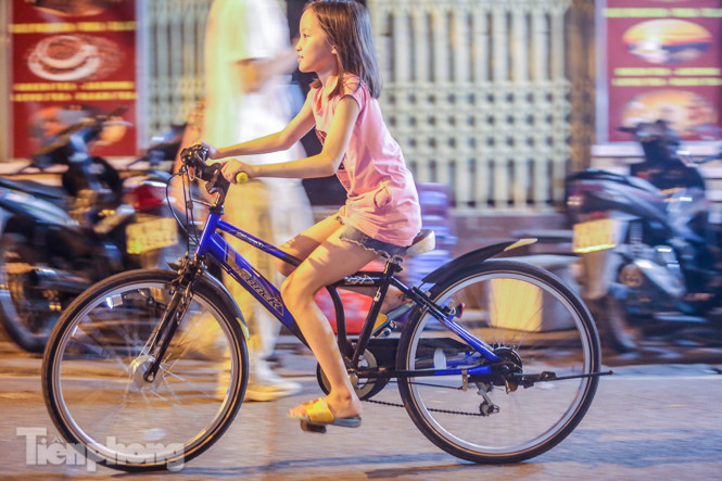 'Phố không ngủ' nhộn nhịp trở lại sau 'kỳ nghỉ COVID-19' ảnh 15