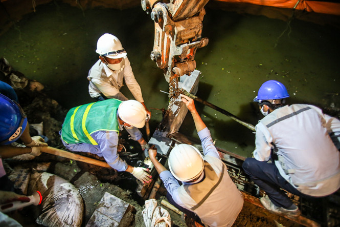 Dùng 'bê tông trường tồn', bờ hồ Hoàn Kiếm vẫn cong mềm mại ảnh 12