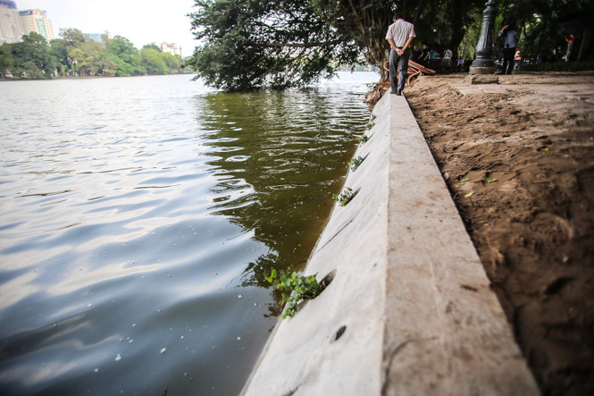 Dùng 'bê tông trường tồn', bờ hồ Hoàn Kiếm vẫn cong mềm mại ảnh 3