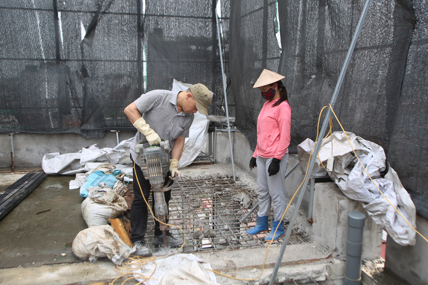  Cắt ngọn hàng loạt công trình sai phép tồn đọng ở quận 'lõi' Hà Nội ảnh 5