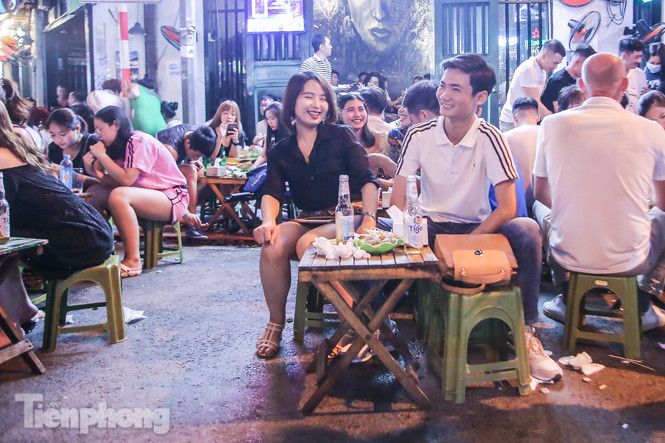'Phố không ngủ' nhộn nhịp trở lại sau 'kỳ nghỉ COVID-19' ảnh 6