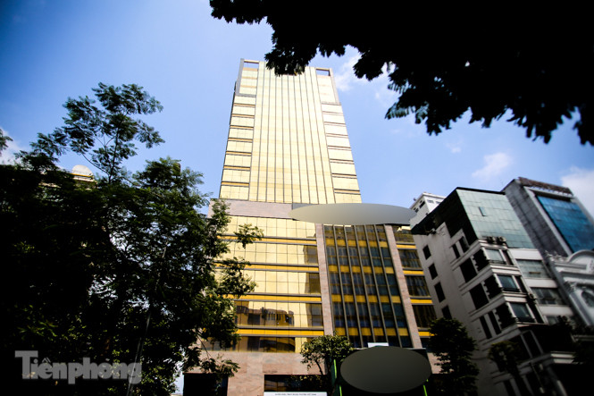 Hà Nội xuất hiện cao ốc 'dát vàng' gây chói lóa trong ngày hè oi bức ảnh 1