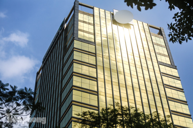 Hà Nội xuất hiện cao ốc 'dát vàng' gây chói lóa trong ngày hè oi bức ảnh 9