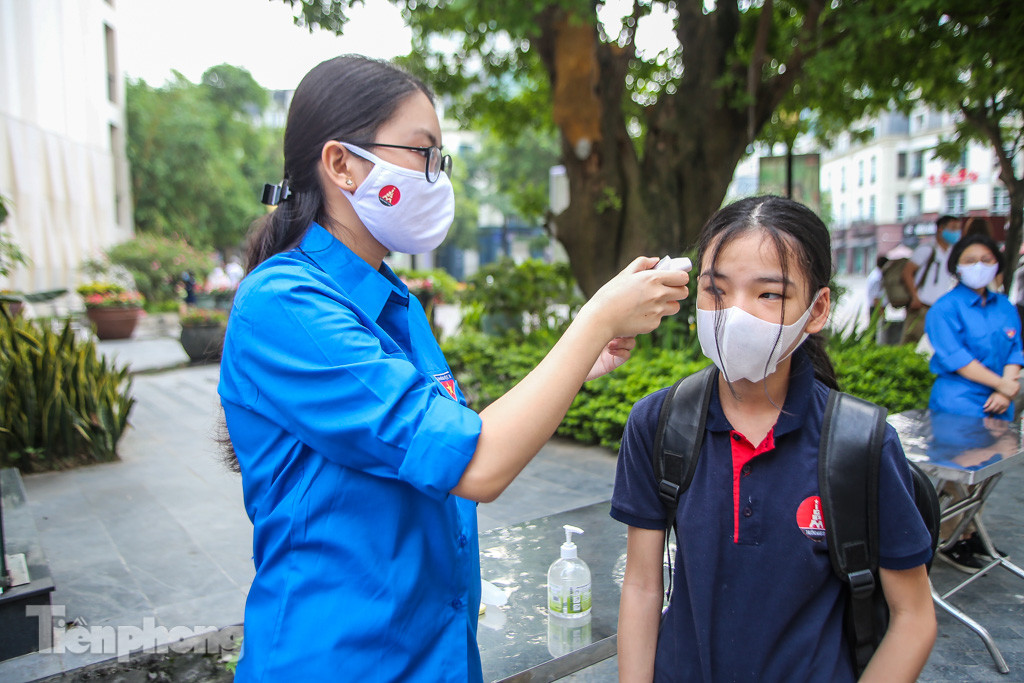 Hiệu trưởng Marie Curie: Đêm qua tôi không ngủ được ảnh 14