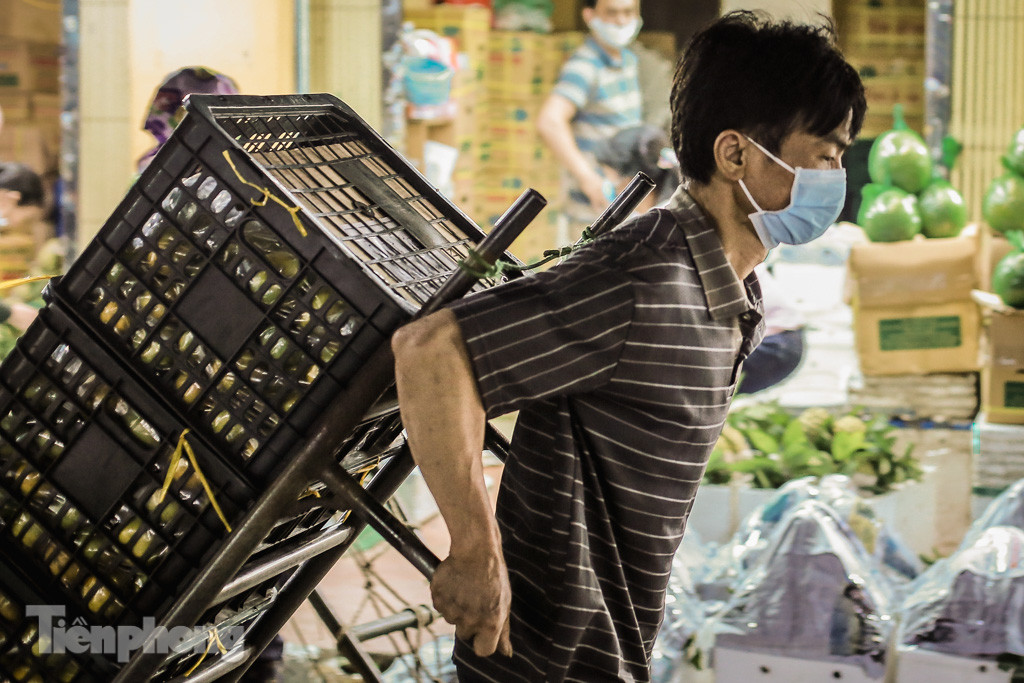 Lặng lẽ mưu sinh giữa chợ, ven hồ trong kỳ nghỉ lễ ảnh 3