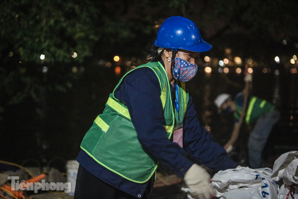 Lặng lẽ mưu sinh giữa chợ, ven hồ trong kỳ nghỉ lễ ảnh 9