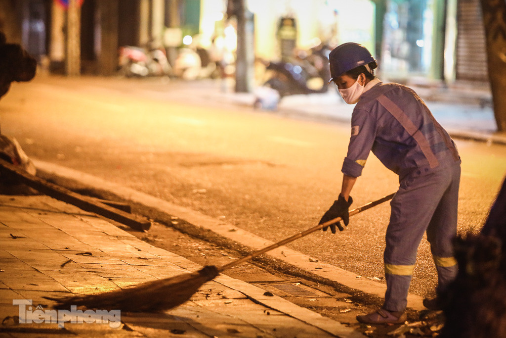 Lặng lẽ mưu sinh giữa chợ, ven hồ trong kỳ nghỉ lễ ảnh 13