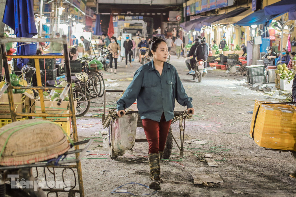 Lặng lẽ mưu sinh giữa chợ, ven hồ trong kỳ nghỉ lễ ảnh 2