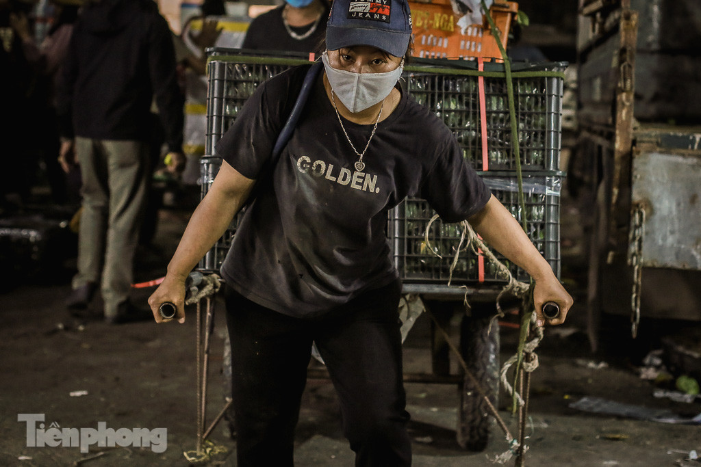 Lặng lẽ mưu sinh giữa chợ, ven hồ trong kỳ nghỉ lễ ảnh 5