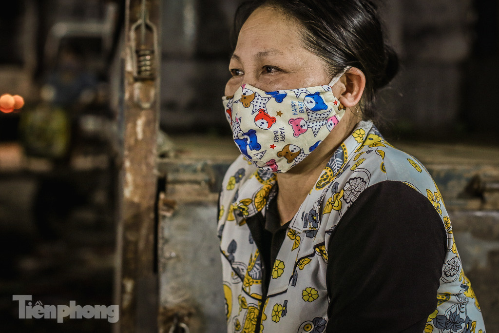 Lặng lẽ mưu sinh giữa chợ, ven hồ trong kỳ nghỉ lễ ảnh 4