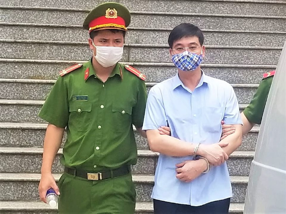 Gian lận điểm thi ở Hòa Bình, cựu Trưởng phòng An ninh nhận 6 năm tù ảnh 3