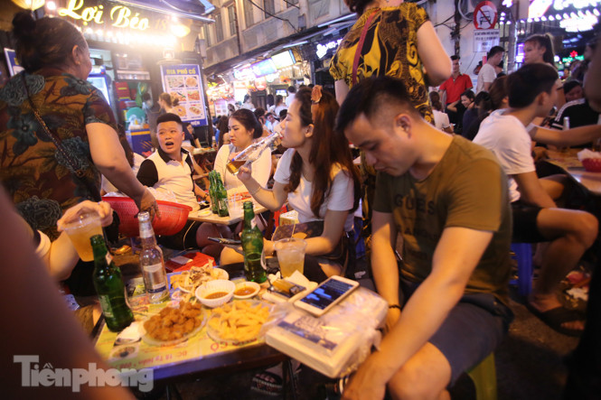 'Phố không ngủ' nhộn nhịp trở lại sau 'kỳ nghỉ COVID-19' ảnh 3