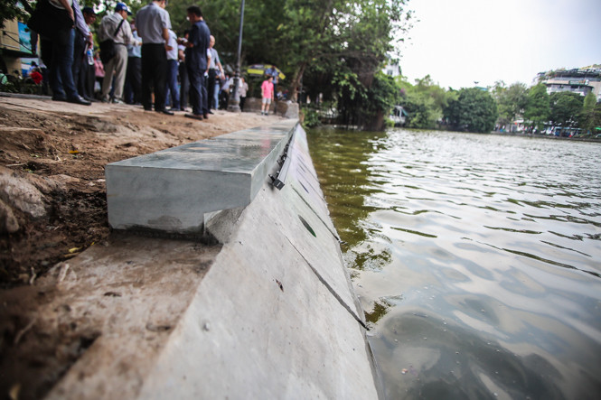 Dùng 'bê tông trường tồn', bờ hồ Hoàn Kiếm vẫn cong mềm mại ảnh 2