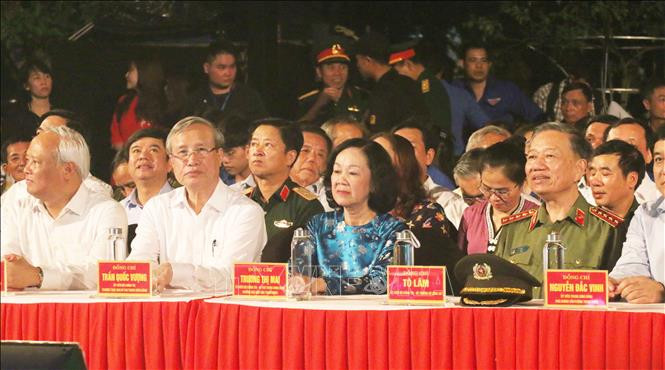 Lãnh đạo Đảng, Nhà nước dự cầu truyền hình 'Hồ Chí Minh - Sáng ngời ý chí Việt Nam' ảnh 5