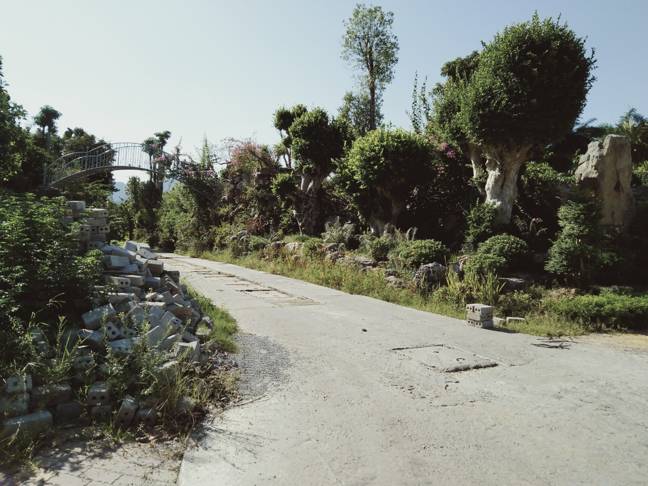 Dự án khu du lịch bị thu hồi, chủ đầu tư xây loạt công trình trái phép 'cố thủ' ảnh 2