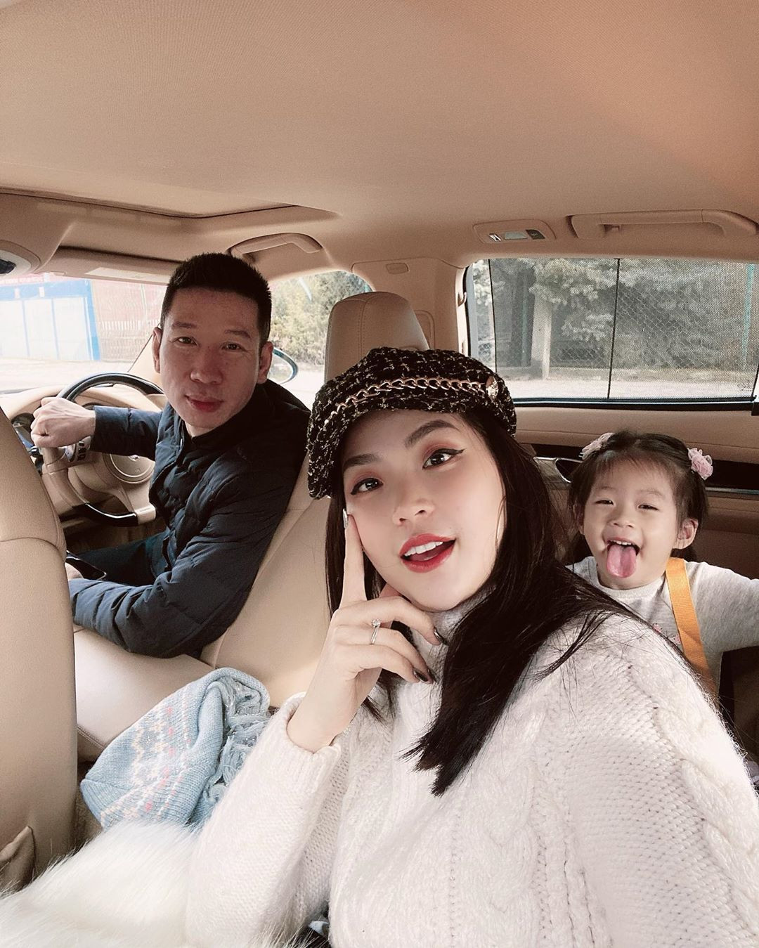 Á hậu Diễm Trang bị mắc kẹt ở Ba Lan vì lệnh phong toả cả nước do dịch Covid-19 ảnh 2