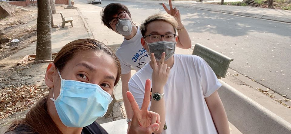 Võ Hoàng Yến trang trí giường ngủ ở khu cách ly bằng tông hồng dễ thương ảnh 3