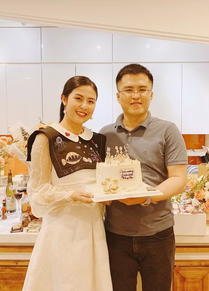 Vừa hoãn cưới vì Covid-19, Ngọc Hân tổ chức sinh nhật giản dị bên bạn trai ảnh 1