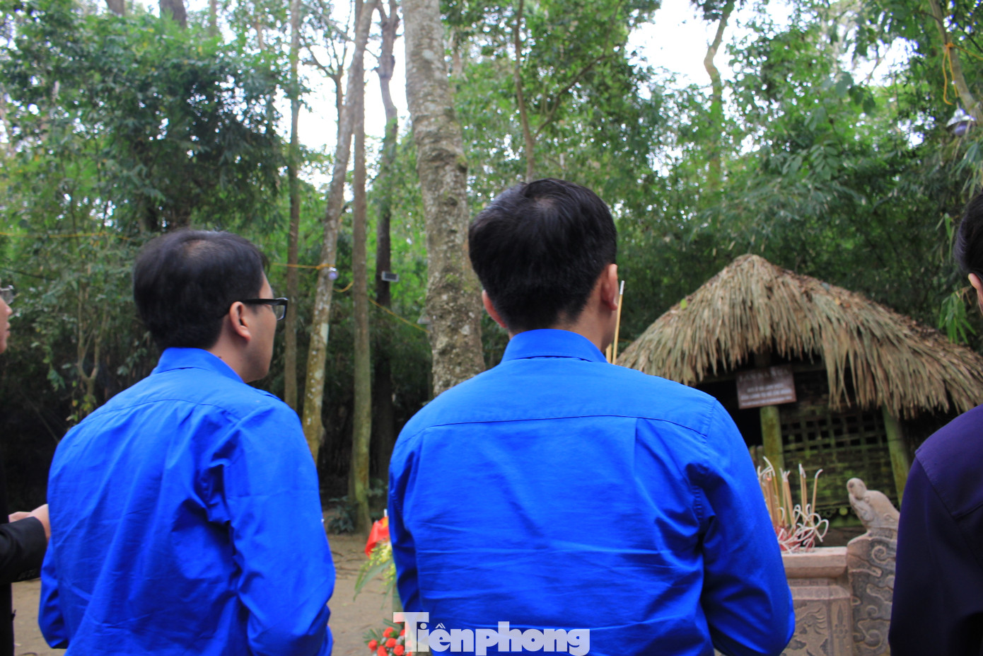 Người nghèo Tuyên Quang xúc động nhận quà của đoàn tình nguyện Trung ương Đoàn ảnh 15