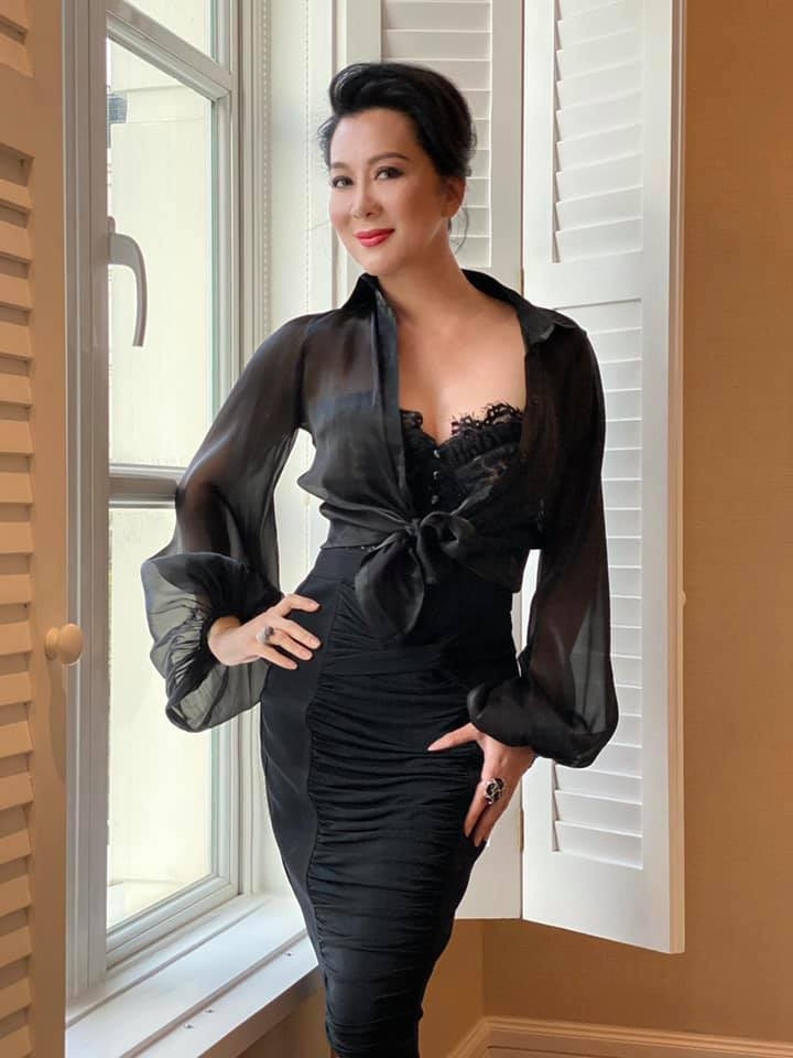 MC Kỳ Duyên khoe vòng 1 nóng bỏng ở tuổi 56 ảnh 7