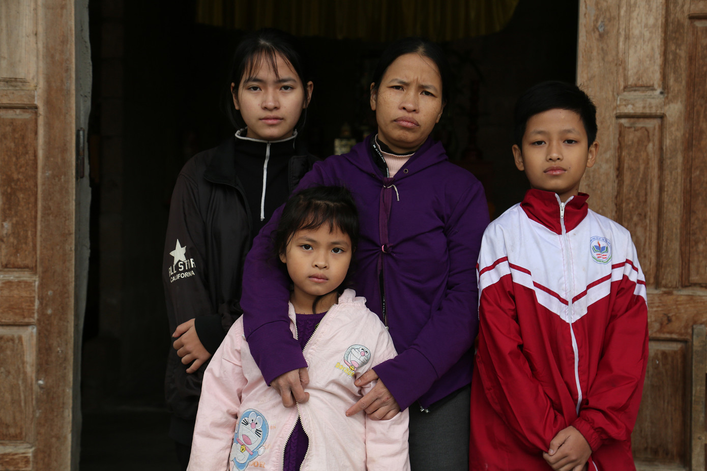 Tự Long ‘chạy như tên bắn’ dù chấn thương dây chằng để mang tiền thưởng cho người nghèo ảnh 3