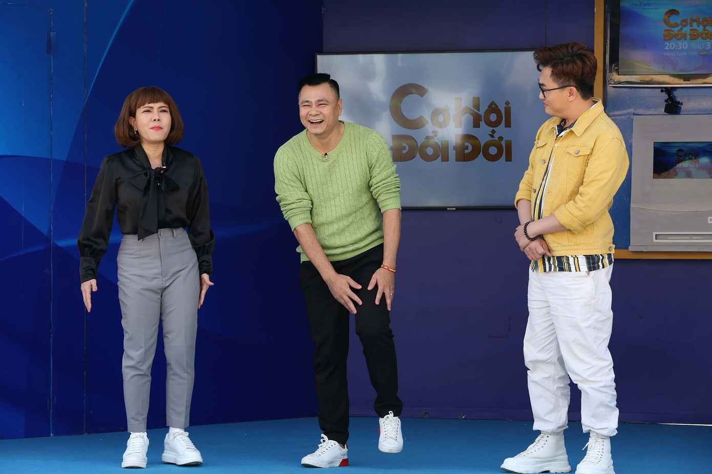 Tự Long ‘chạy như tên bắn’ dù chấn thương dây chằng để mang tiền thưởng cho người nghèo ảnh 4