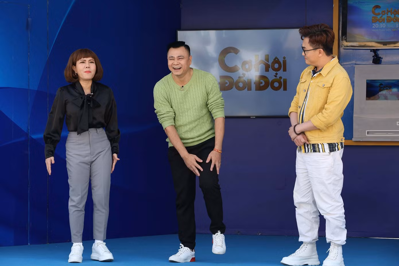 Tự Long ‘chạy như tên bắn’ dù chấn thương dây chằng để mang tiền thưởng cho người nghèo ảnh 4