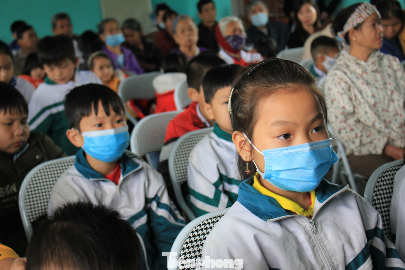 Người nghèo Tuyên Quang xúc động nhận quà của đoàn tình nguyện Trung ương Đoàn ảnh 8