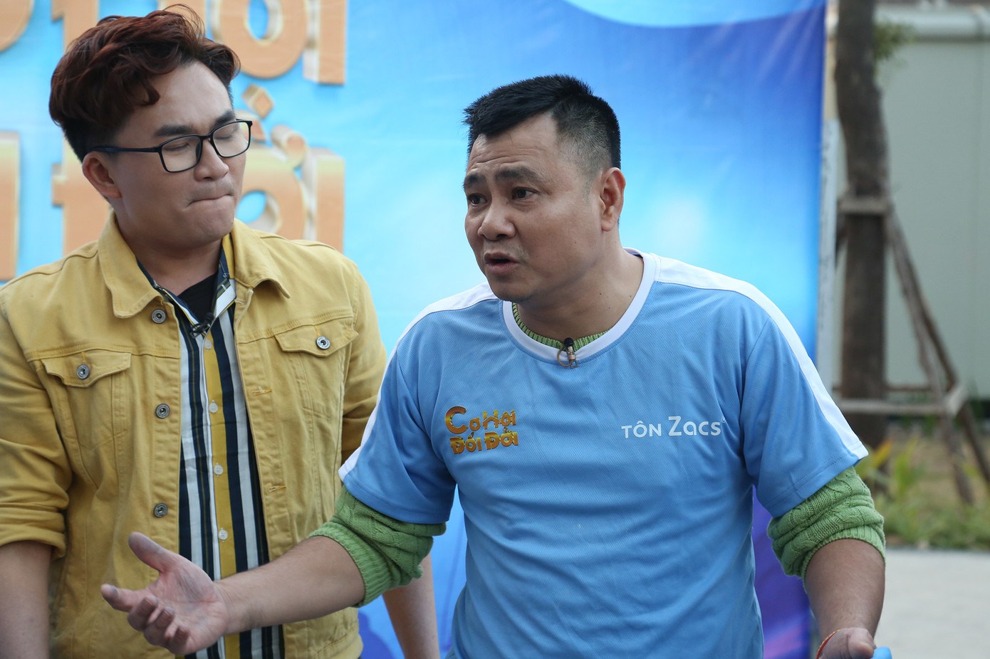 NSND Tự Long tiết lộ phải mổ vì đứt dây chằng, vẫn quyết giúp người nghèo đổi đời ảnh 2