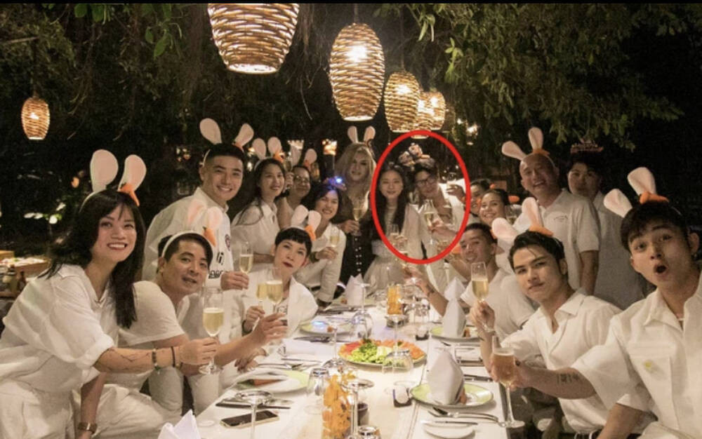 Công khai ôm 'tình trẻ' kém 11 tuổi, Ngô Thanh Vân nói điều bất ngờ ảnh 1