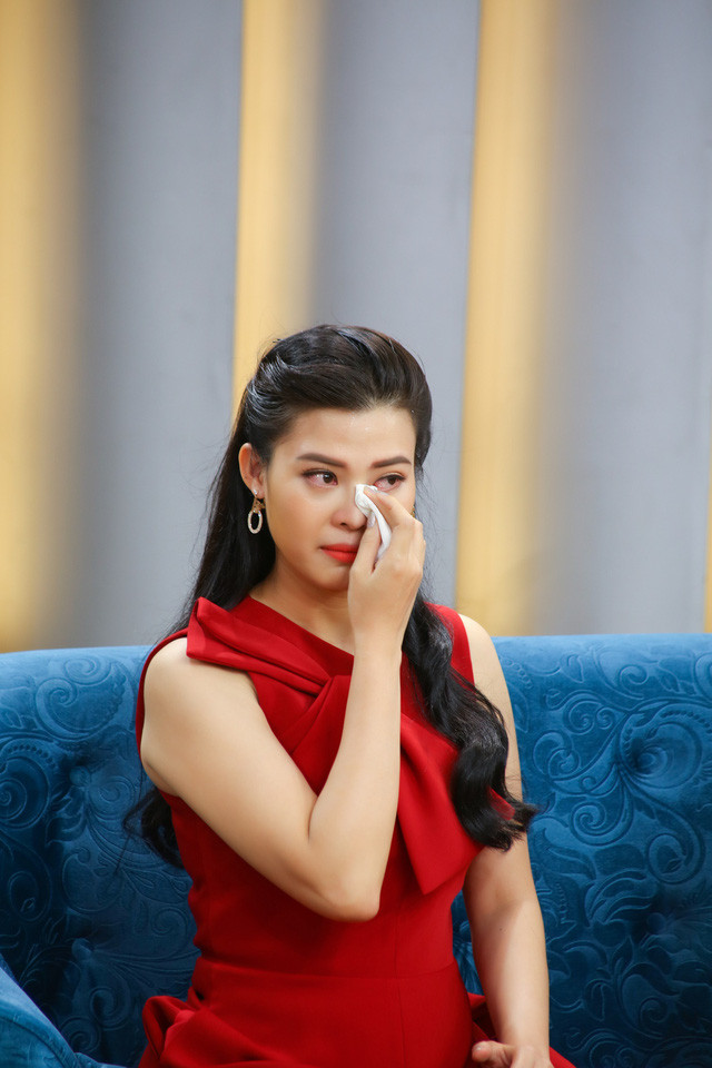 Nữ vũ công đòi ly hôn chồng - MC Tuấn Anh đến 100 lần vì quá gia trưởng, khó tính ảnh 1