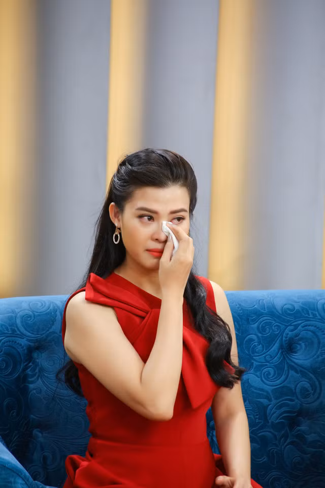 Nữ vũ công đòi ly hôn chồng - MC Tuấn Anh đến 100 lần vì quá gia trưởng, khó tính ảnh 1