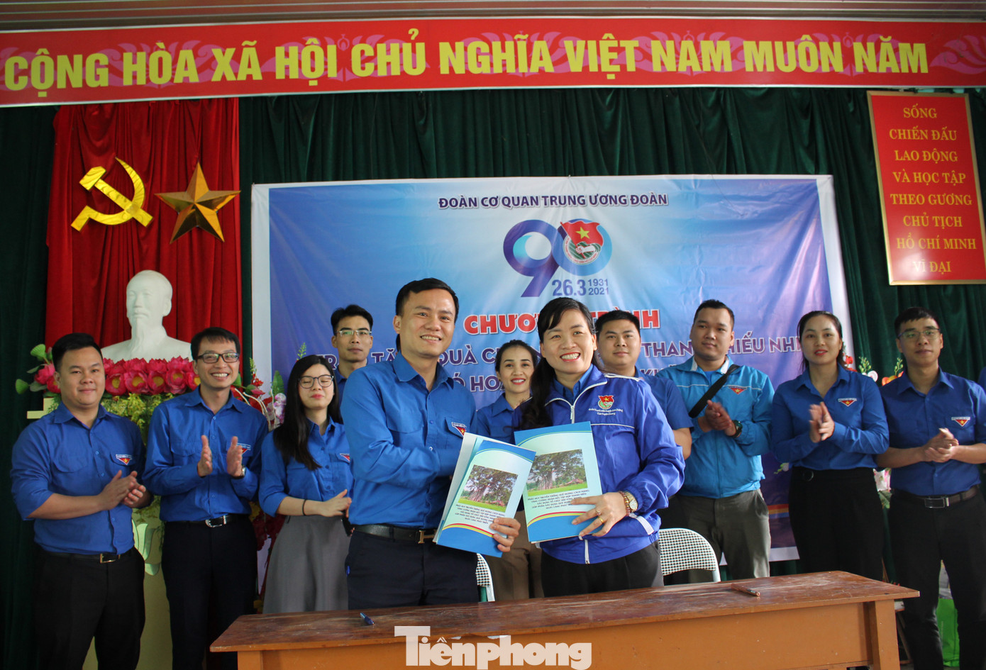 Người nghèo Tuyên Quang xúc động nhận quà của đoàn tình nguyện Trung ương Đoàn ảnh 12