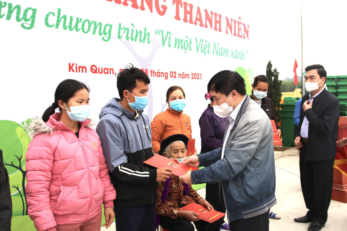 Thanh niên Ban Tổ chức Trung ương Đảng xây tổ ấm cho người nghèo Tuyên Quang ảnh 2