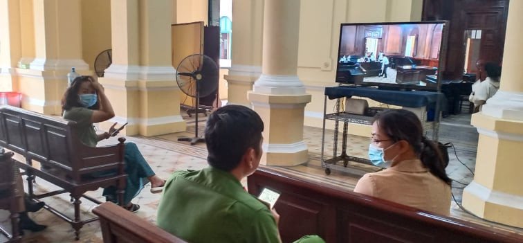 Clip cảnh sát dẫn giải cựu Phó Chánh án TAND quận 4 Nguyễn Hải Nam hầu tòa ảnh 2