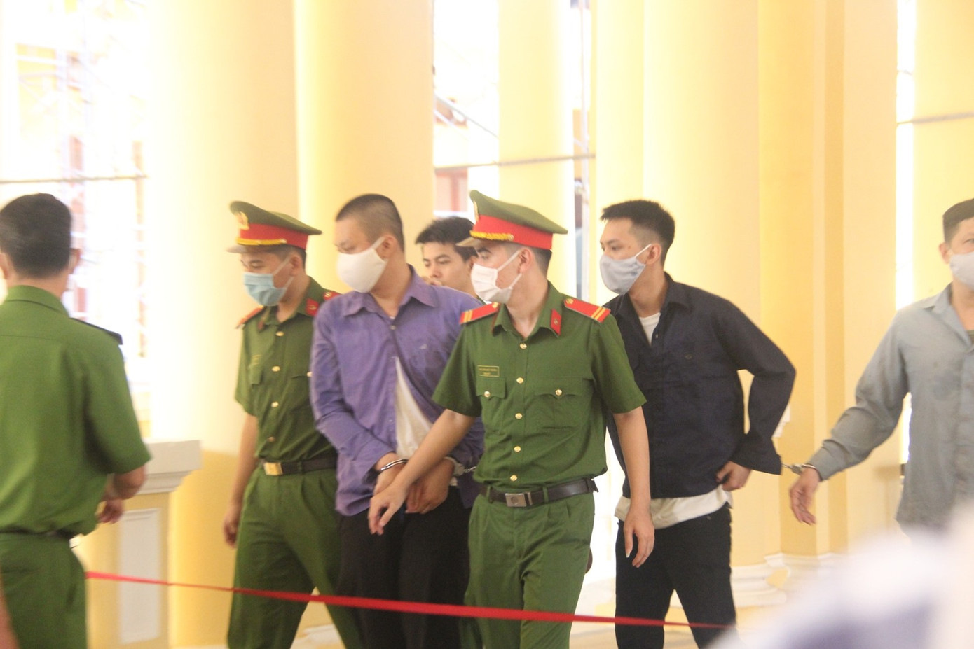 An ninh thắt chặt phiên xử 19 đồng phạm của Tuấn 'khỉ' ảnh 4