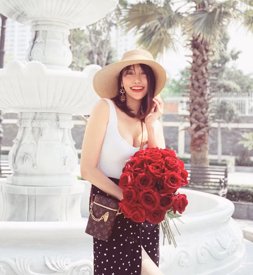 Những Hoa hậu, Á hậu nhanh chóng lấy lại vóc dáng gợi cảm sau sinh năm 2019 ảnh 10