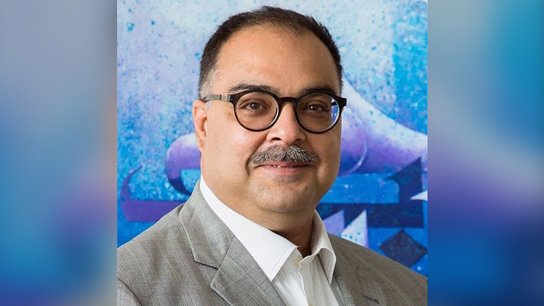 CEO ngân hàng sống sót thần kì trong vụ máy bay rơi ở Pakistan ảnh 1