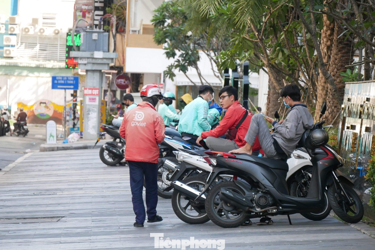 Đồng loạt tăng phí dịp Tết, giới xe ôm công nghệ vẫn 'méo mặt' ảnh 1