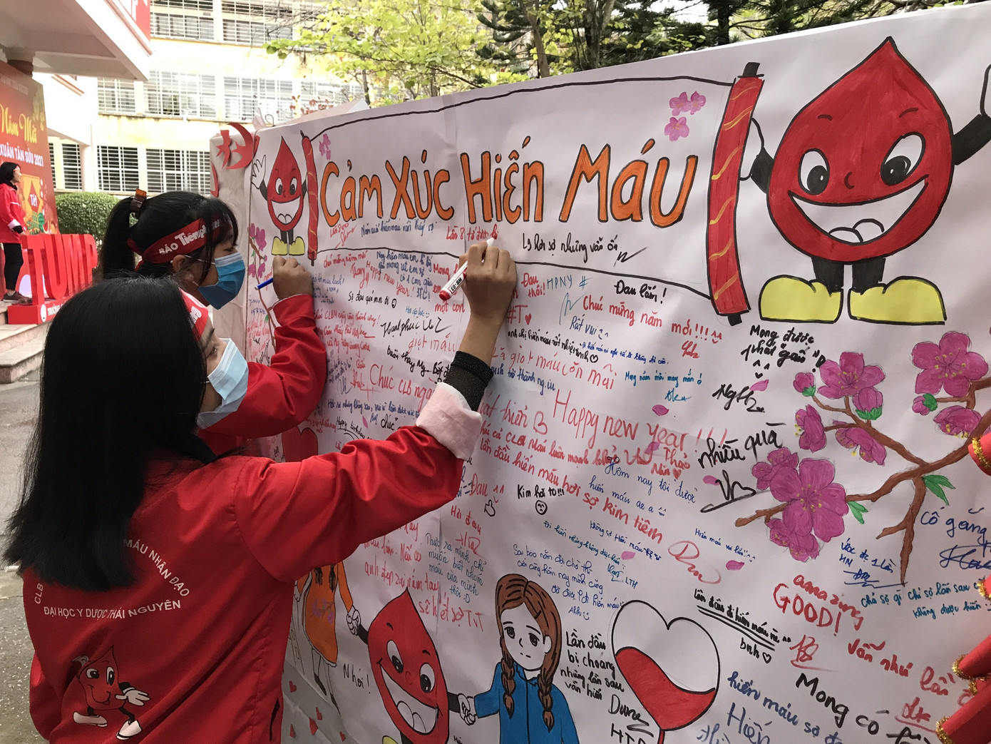 Sinh viên Đại học Y dược Thái Nguyên: Giọt máu cho đi là giọt máu còn mãi ảnh 10