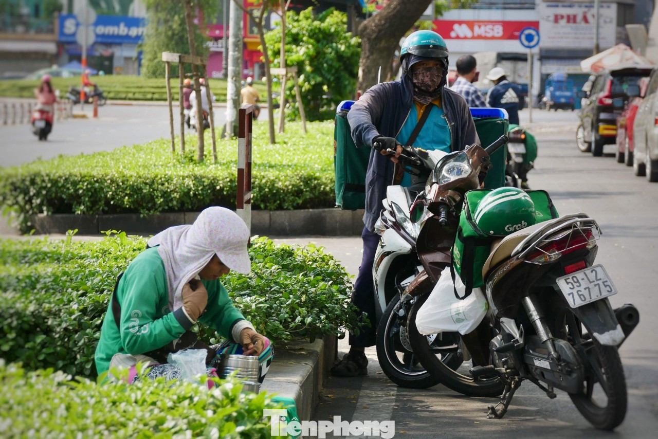 Đồng loạt tăng phí dịp Tết, giới xe ôm công nghệ vẫn 'méo mặt' ảnh 2