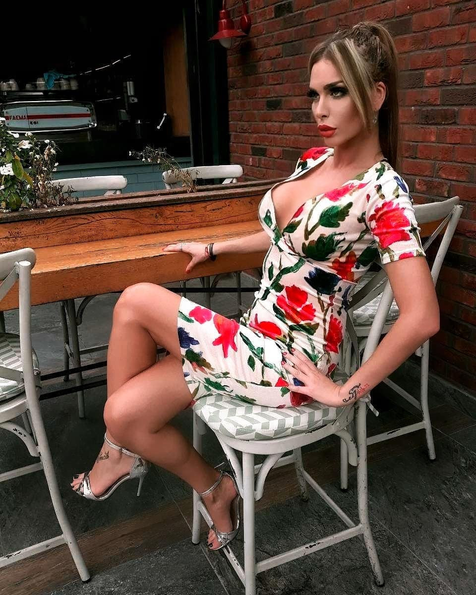 Ngoại hình 'bốc lửa' của người mẫu Playboy tuyên bố tranh cử Tổng thống Croatia ảnh 7