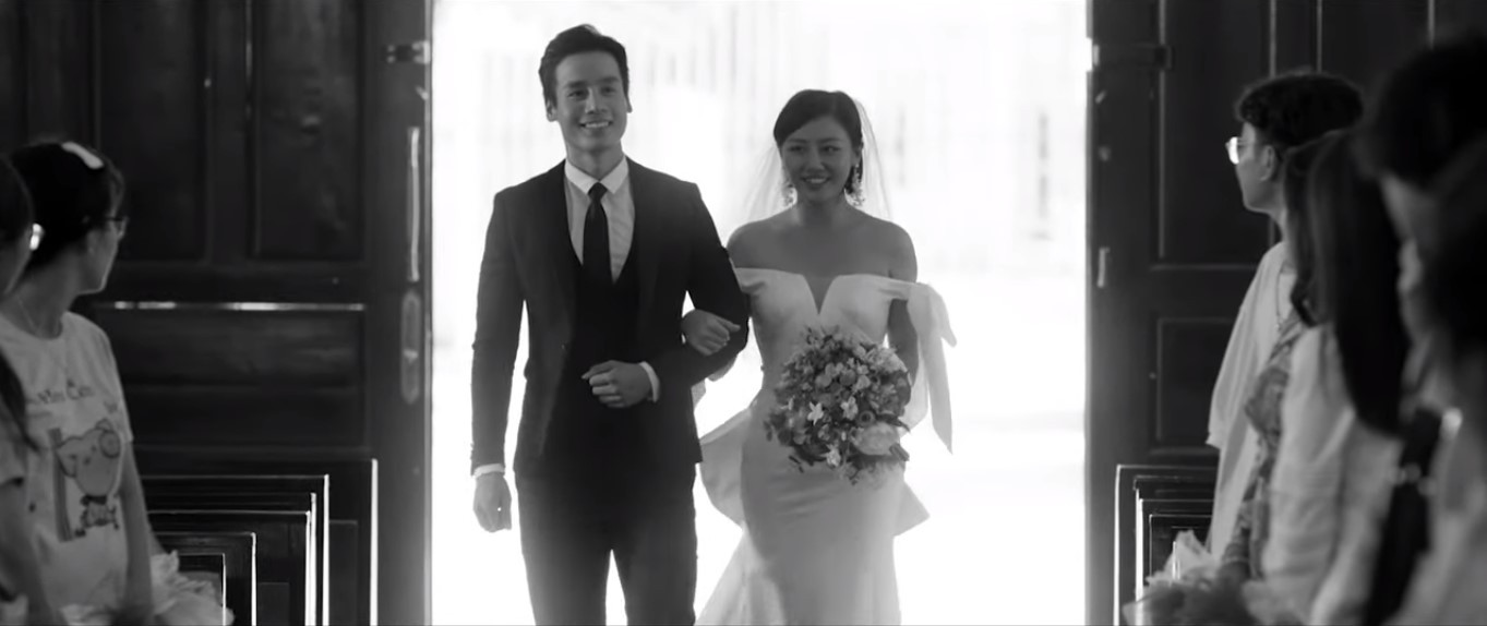 Hậu 'lừa' cưới, Văn Mai Hương ‘khóa môi’ Đồng Ánh Quỳnh đắm đuối gây sốc ảnh 1