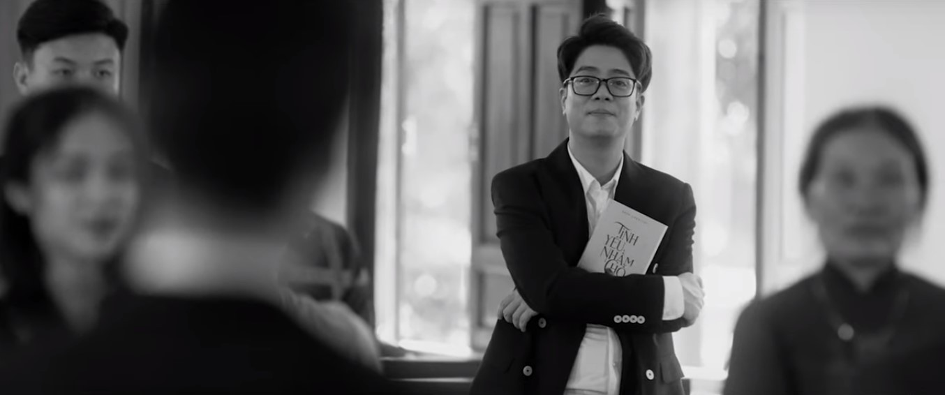 Hậu 'lừa' cưới, Văn Mai Hương ‘khóa môi’ Đồng Ánh Quỳnh đắm đuối gây sốc ảnh 10