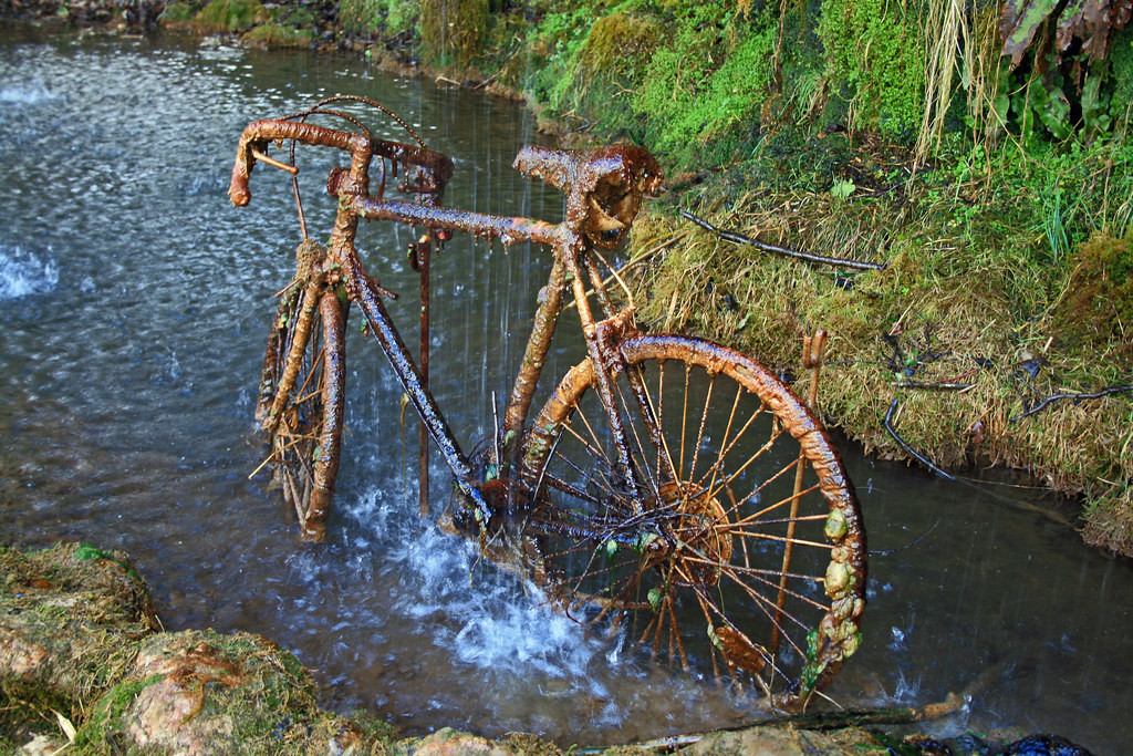 Kỳ lạ ‘Giếng nước bị nguyền rủa’ có thể hoá đá mọi vật ảnh 4