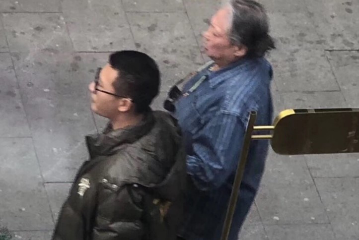 Sao võ thuật Hồng Kim Bảo sức khỏe sa sút, đi phải có người dìu ở tuổi 67 ảnh 1